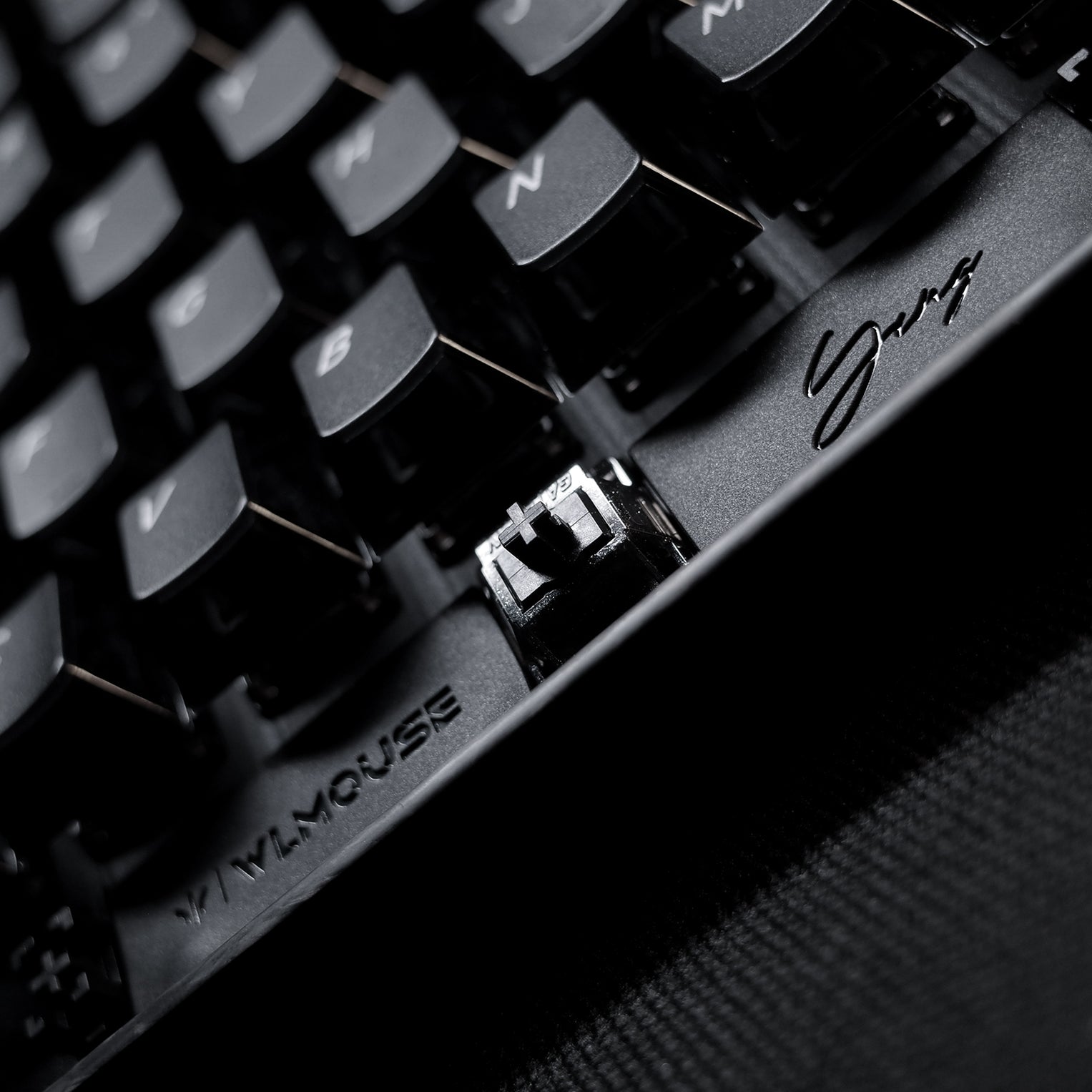 Close-up of YING75 Forged Carbon Fiber Keyboard by WLMOUSE showing key design and signature detail.