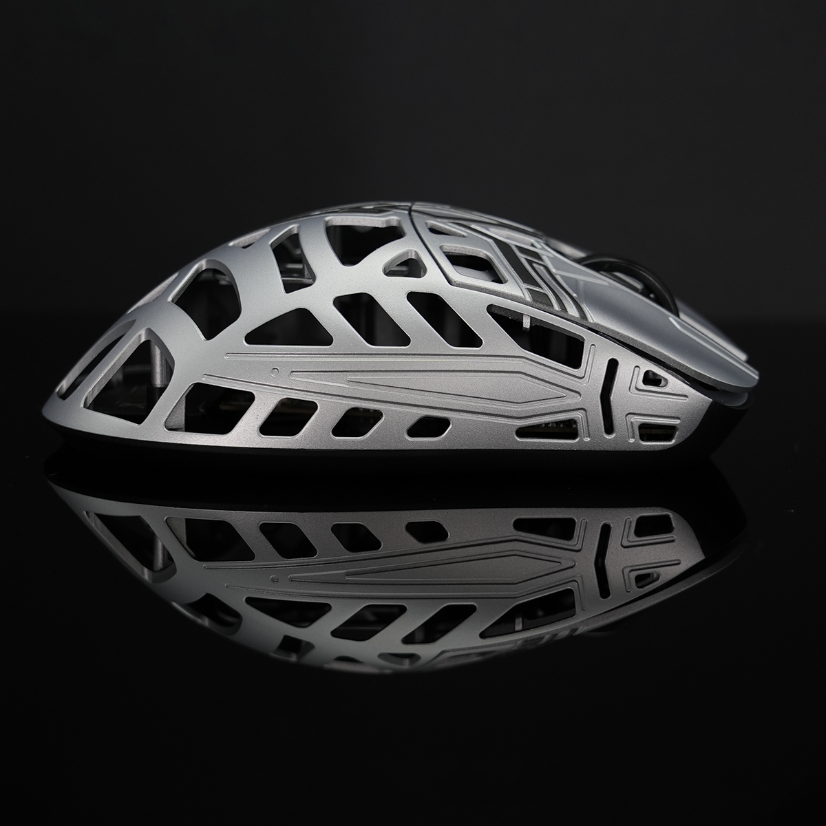 Sword X Magnesium Gaming Mouse-silver